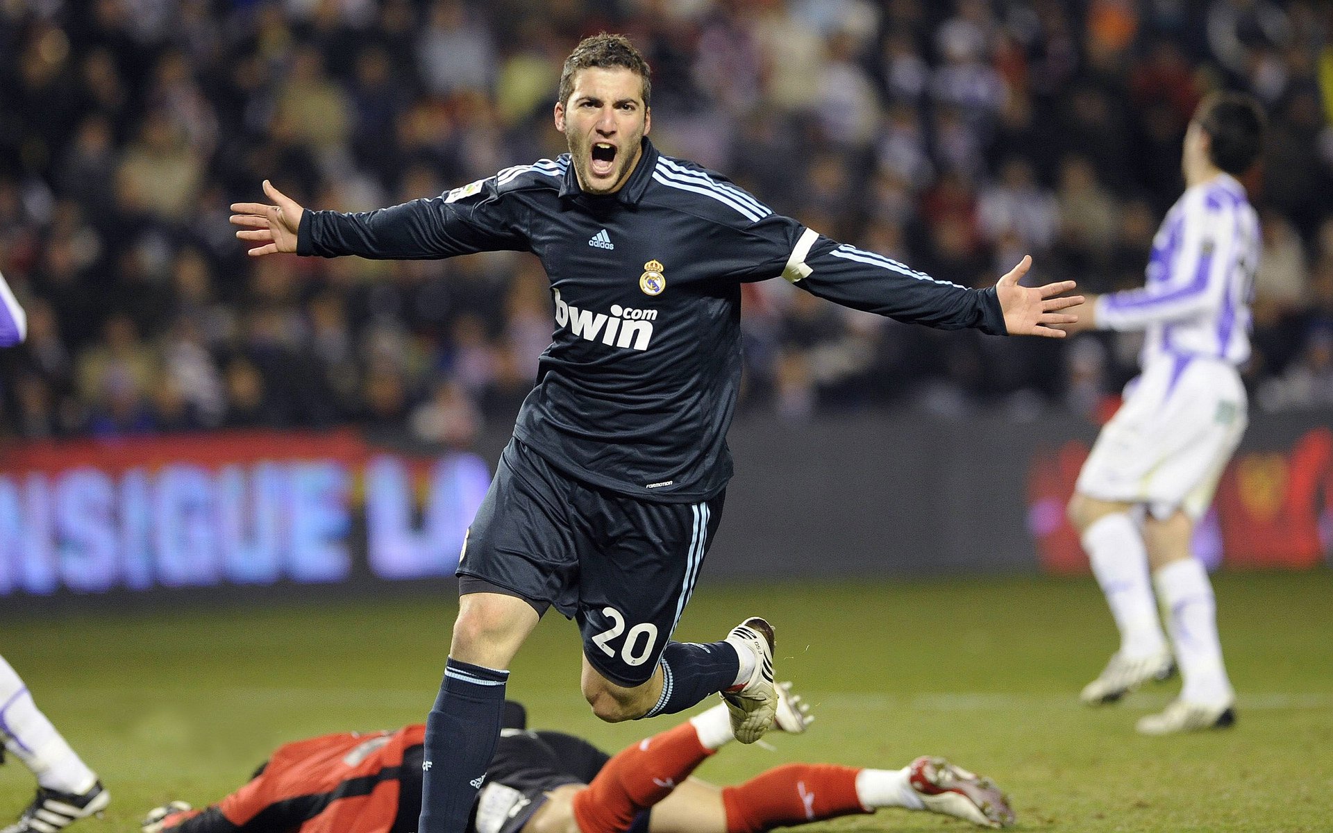 意甲焦点战,拉齐奥正面击溃玻利维亚?一场跨越时空的足球遐想