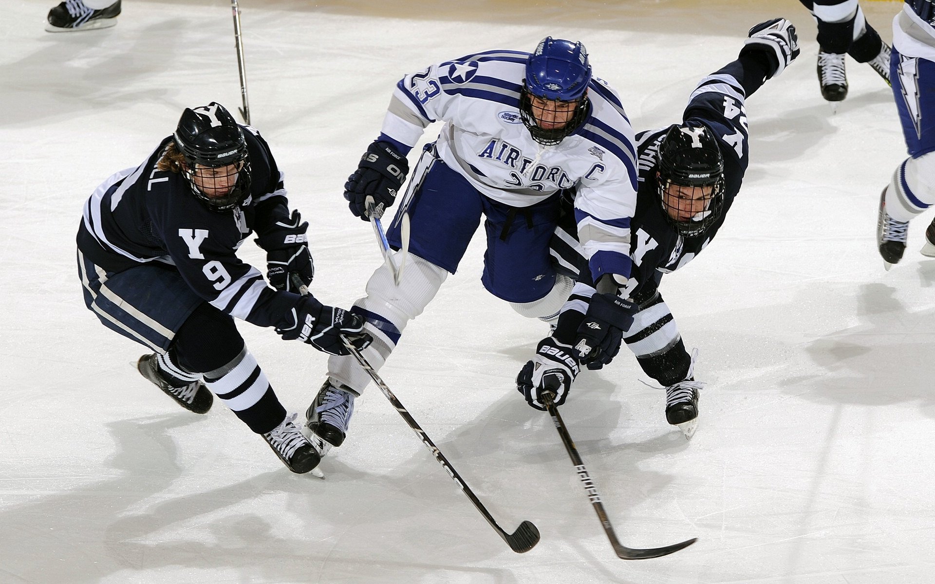 莫兰特关键节点连续得分，鹈鹕踏平公牛