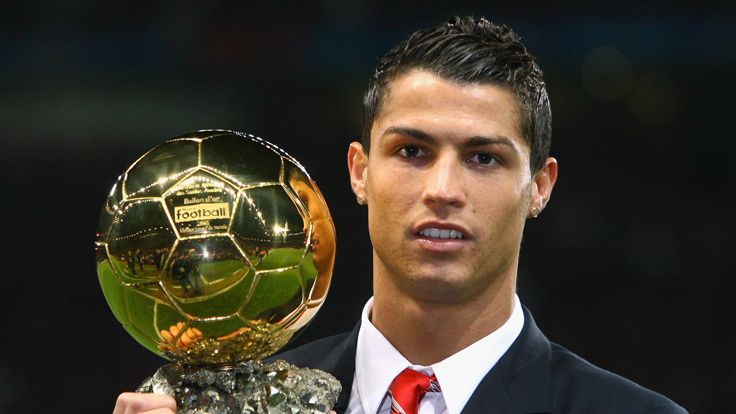 开云体育下载-跨界征服，从马拉多纳球场到F1赛道，那不勒斯精神与苏亚雷斯的极限接管