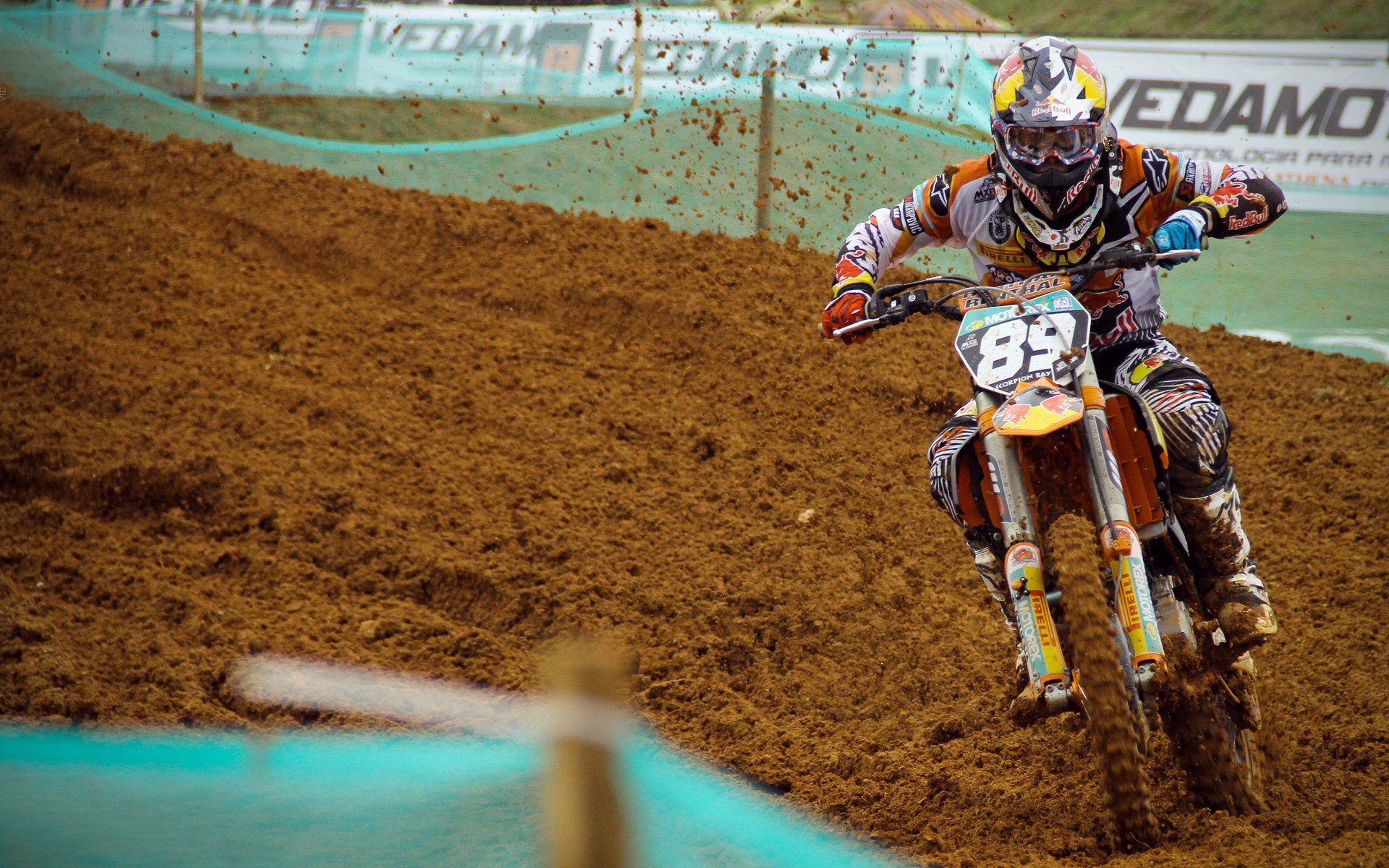 那一夜，命运在绿茵与球台之间颤抖